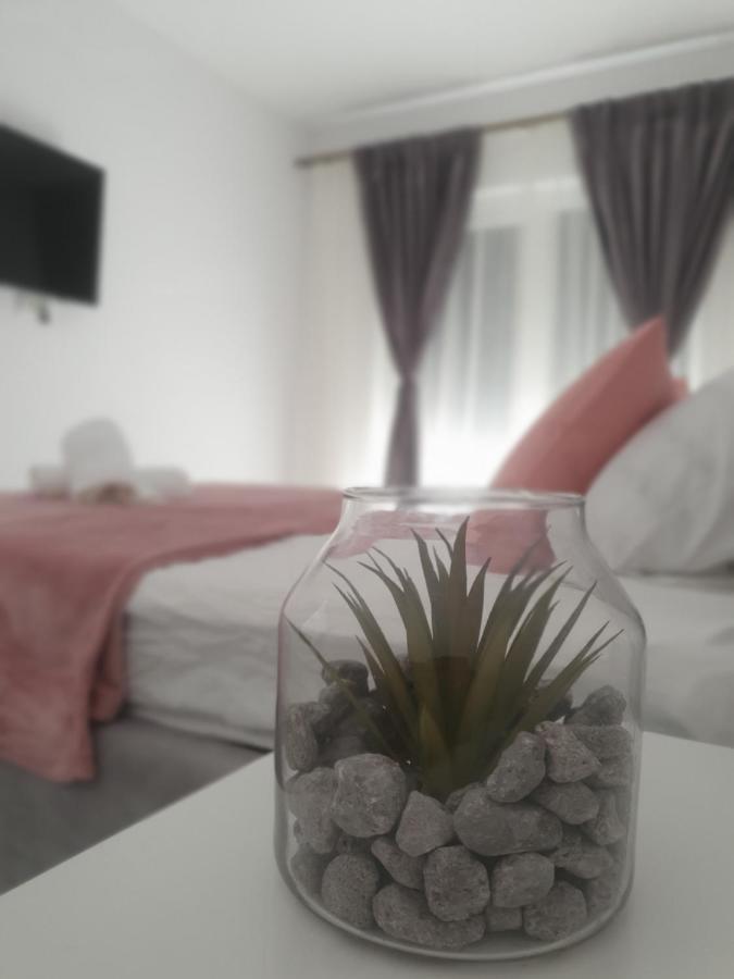 Ale House Apartment Орадеа Екстериор снимка